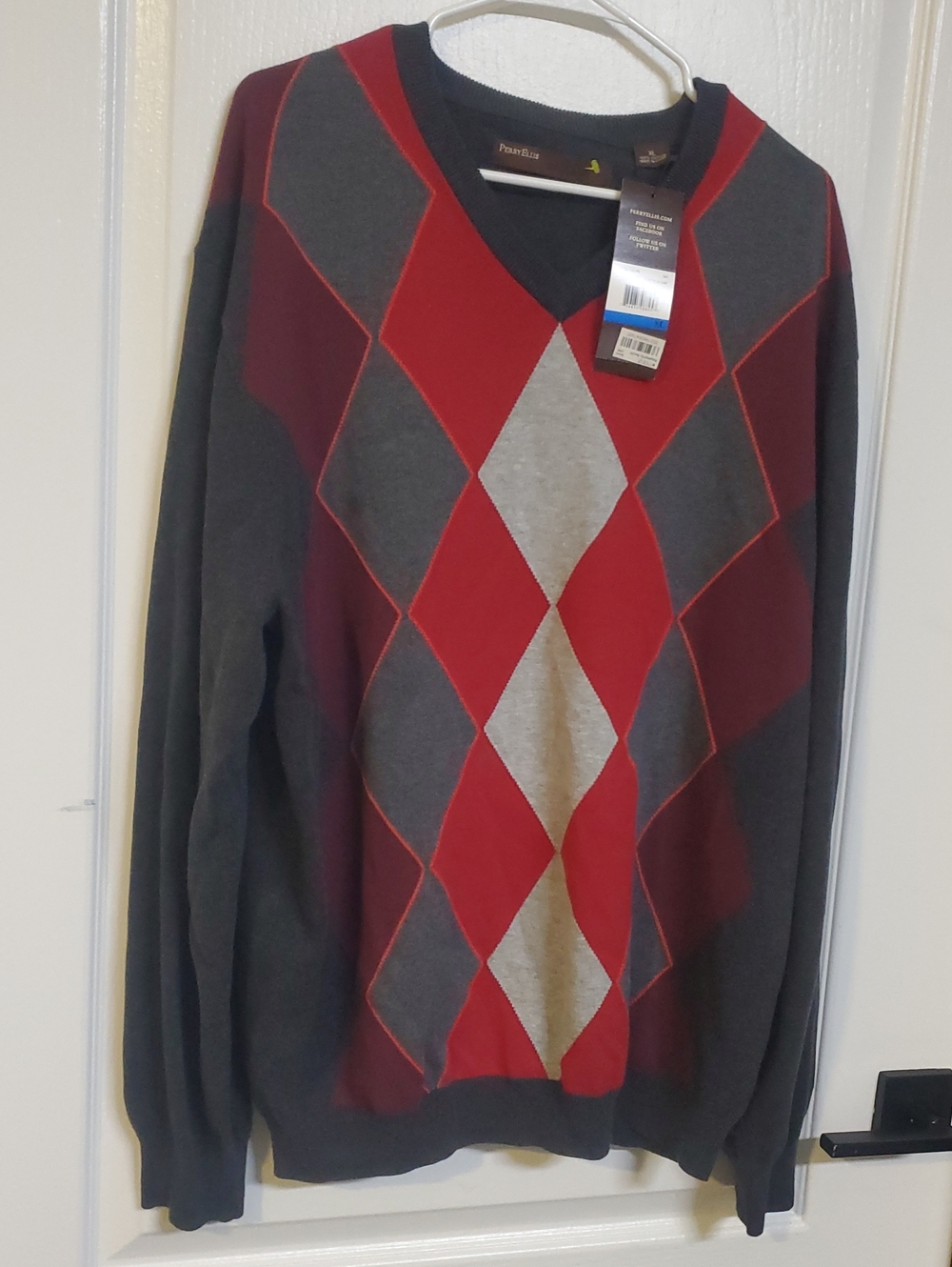 NWT PerryEllis Men's V-Neck Argyle Sweater - Charcoal, Red & Light Gray